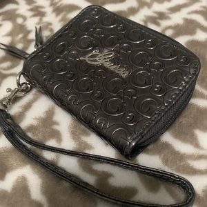 GUESS: Small Wrislet